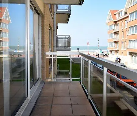 Stunning Studio With Open Lateral Seaview, Indoor Pool & Parking דה האן