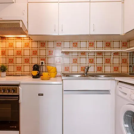 Stunning Studio With Open Lateral Seaview, Indoor Pool & Parking דירה דה האן