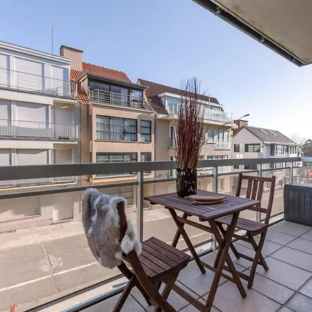 Stunning Studio With Open Lateral Seaview, Indoor Pool & Parking דירה דה האן