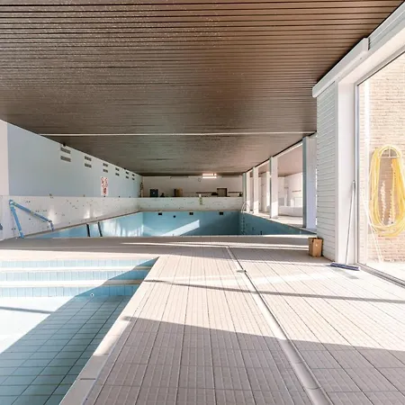 Stunning Studio With Open Lateral Seaview, Indoor Pool & Parking